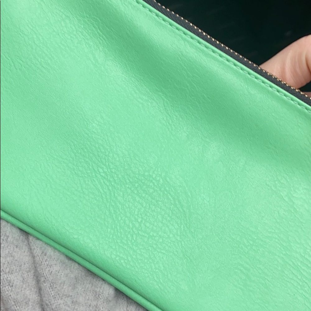 Teal wristlet with S - Picture 4 of 8